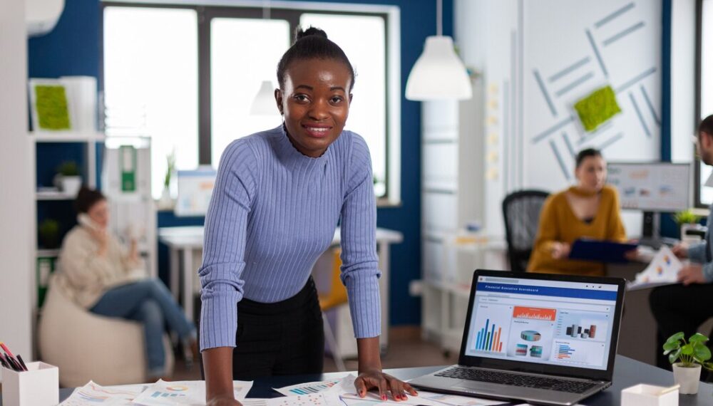 dark-skinned-woman-colleagues-corporate1